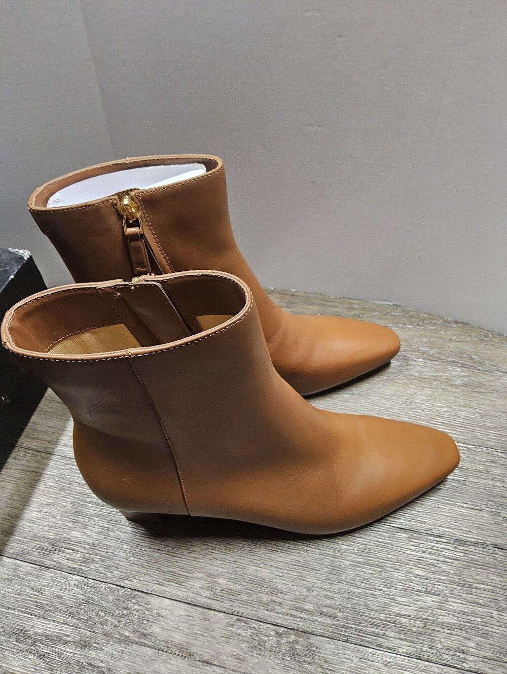 NWOT Lauren Ralph Lauren Size 9 Tan Leather Ankle Zip Boots - Picture 9 of 11